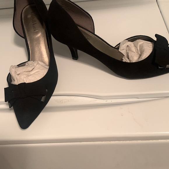 New Womens Size 9 Black Dress Shoes. Heel is about 3” - Picture 4 of 8